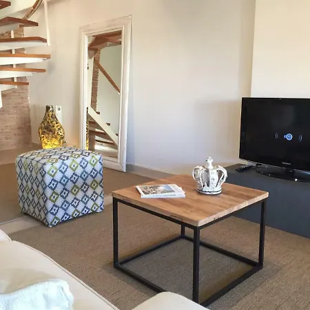 Alicia Apartment *